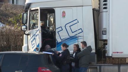 19 migrants découverts dans un camion