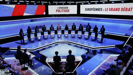 La liste LREM demande à trois chaînes de télévision de mettre en place "un dispositif anti-fake news" pendant les débats des élections européennes. (LAURE BOYER / HANS LUCAS / AFP)