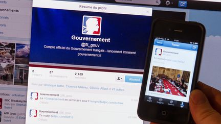 Le compte Twitter du gouvernement. (FRED DUFOUR / AFP)