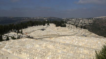 Un cimetière à l'entrée de Jérusalem, le 30 juillet 2009. (RONEN ZVULUN / REUTERS)