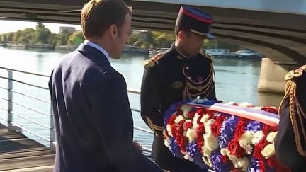 Le 17 octobre 1961, alors qu'ils manifestaient pacifiquement, de nombreux Algériens avaient été la cible d'une répression sanglante. Le président de la République s'est rendu sur un des lieux du massacre, samedi 16 octobre.&nbsp;&nbsp; (Capture d'écran France 3)