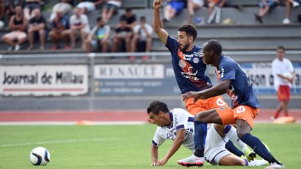 William Remy et Bryan Dabo espèrent entraver la chute de leur équipe. (STEPHANE DE SAKUTIN / AFP)