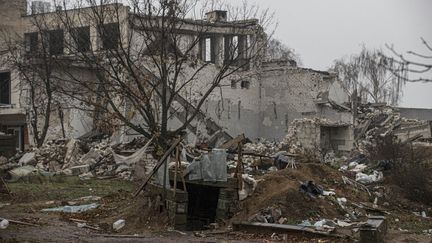 Des dégâts à l'aéroport de Kherson (Ukraine), le 17 novembre 2022. (METIN AKTAS / ANADOLU AGENCY / AFP)