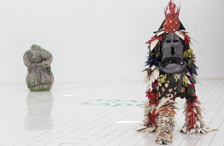 Au premier plan, "Snapdragon" de Marvin Gaye Chetwynd , 2017
 (Loïc Thebaud / Villa Arson Nice)