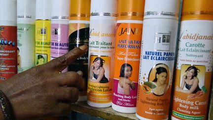 Les produits de blanchiment de la peau sont en vente libre en Côte-d'Ivoire. (AFP)