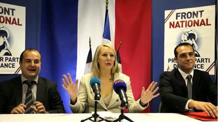  (Marion Maréchal-Le Pen, ici en meeting avec le maire de Fréjus David Rachline et le maire du Pontet Joris Hebrard © Maxppp)