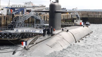 Le sous-marin nucl&eacute;aire lanceur d'engins "Le Vigilant", dans l'enceinte de la base de L'Ile-Longue (Finist&egrave;re), le 13 juillet 2007. (MAXPPP)