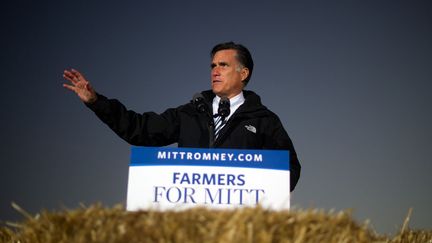 J-27 #TEAMROMNEY Le candidat r&eacute;publicain Mitt Romney s'exprime devant des fermiers &agrave; Sidney (Ohio), le 10 octobre 2012. (JIM WATSON / AFP)