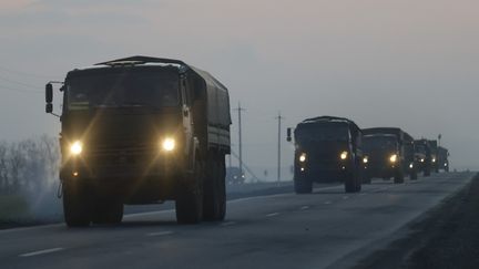 Guerre en Ukraine : des installations militaires visées par la Russie, des chars entrent dans le pays depuis la Biélorussie