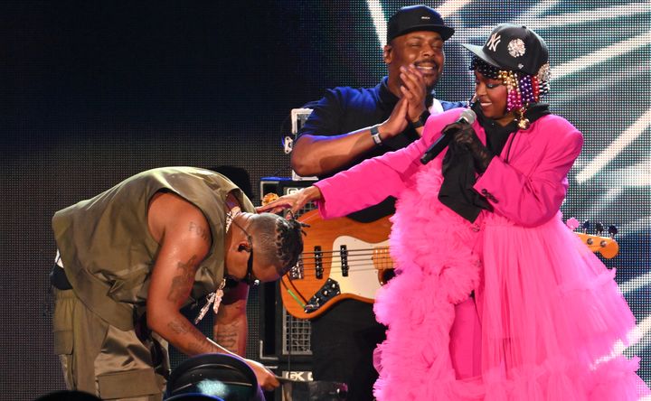 Les rappeurs Lauryn Hill et Nas se produisent lors du concert Hip Hop 50 Live, marquant le 50e anniversaire de la naissance du hip hop, au Yankee Stadium dans le Bronx à New York le 11 août 2023. (ANGELA WEISS / AFP)