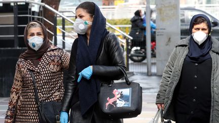 Des Iraniennes masquées, le 26 février 2020 dans une rue de Téhéran&nbsp; (ABEDIN TAHERKENAREH / EPA)