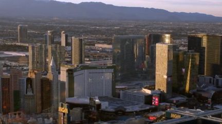 Toute la semaine, les équipes de France 2 se sont rendues dans la ville la plus folle des États-Unis, Las Vegas, pour répondre à une question : à quoi ressemble le quotidien loin de la fête, des casinos et des hôtels ? (CAPTURE ECRAN FRANCE 2)