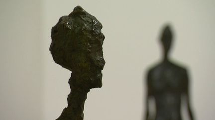 Un bronze de Giacometti avec en arrière plan un bronze de Germaine Richier
 (France 3 Culturebox - capture d&#039;écran)