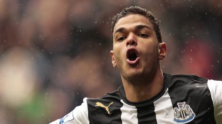 Hatem Ben Arfa c&eacute;l&egrave;bre son but contre Bolton, le 9 avril 2012 &agrave; Newcastle (Grande-Bretagne). (DAVID MOIR / REUTERS)