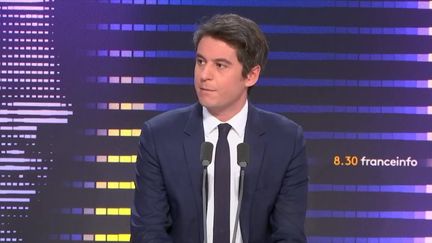 Gabriel Attal, ministre de l'Education nationale, invité du 8h30 franceinfo mercredi 6 décembre 2023. (CAPTURE D'ECRAN FRANCE INFO)