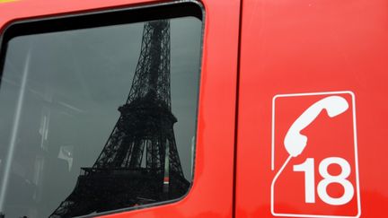 Un camion des sapeurs pompiers de Paris, le 10 août 2010.&nbsp; (MIGUEL MEDINA / AFP)