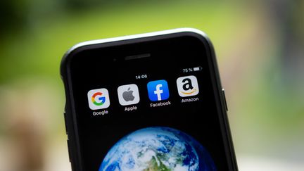 L'acronyme Gafa regroupe Google, Apple, Facebook, et Amazon. (DAVID HIMBERT / HANS LUCAS / AFP)