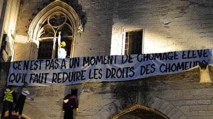 Une banderole des intermittents sur la Palais des Papes d'Avignon (juillet 2014)
 (Boris Horvat / AFP)