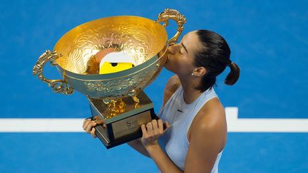 Caroline Garcia a remporté le tournoi de Pékin, dimanche 9 ocotobre 2017, en battant la Roumaine Simona Halep. (NICOLAS ASFOURI / AFP)