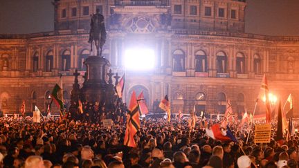 &nbsp; (Les partisans de Pediga manifestent à Dresde pour le premier anniversaire de leur mouvement. © Maxppp)