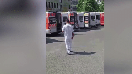 Santé : des malades soignés sur le parking des urgences de Strasbourg