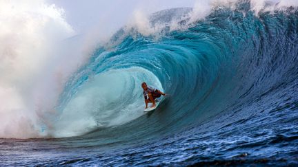 L'Américain C. J. Hobgood lors d'une compétition de surf à Tahiti (Polynésie française), le 24 août 2015. (GREGORY BOISSY / AFP)