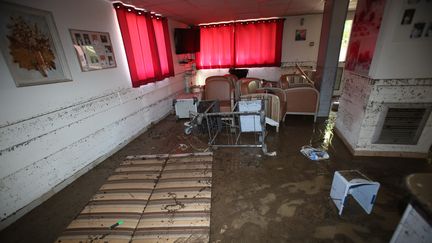 La maison de retraite de Biot (Alpes-Maritimes) d&eacute;vast&eacute;e apr&egrave;s les violents intemp&eacute;ries, le 4 octobre 2014. (MAXPPP)