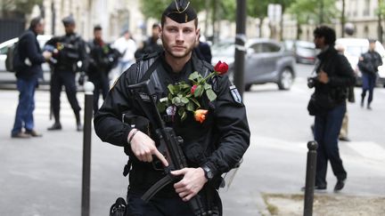 Attentat des Champs-Elysées : les policiers endeuillés et en colère