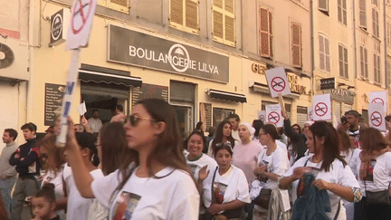 Marseille : une marche blanche en hommage à Soucayna, tuée par balle (franceinfo)