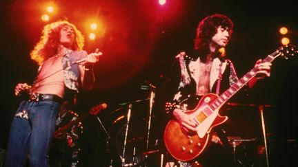 Robert Plant et Jimmy Page au Madison Square Garden en juillet 1973.
 (Swan Song)