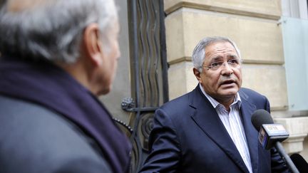 L'avocat franco-libanais Robert Bourgi répond aux questions de journalistes, le 12 septembre 2011, à Paris.&nbsp; (JOHANNA LEGUERRE / AFP)