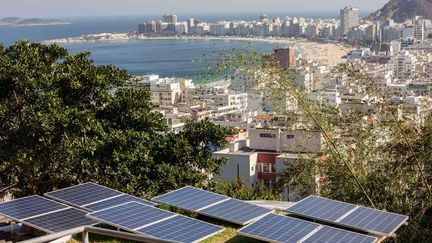  (Maison fonctionnant à l'énergie solaire, dans une favela de Rio de Janeiro, au Brésil  ©  Brazil Photos / Contributeur / Getty Images)