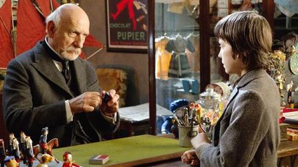 Ben Kingsley et Asa Butterfield dans &quot;Hugo Cabret&quot; de Martin Scorsese
 (Metropolitan FilmExport)