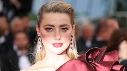 Le magnifique regard de l'actrice américaine Amber Heard. Elle multiplie les tapis rouges cette années à Cannes. (VALERY HACHE / AFP)