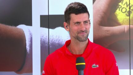 Novak Djokovic était convié sur la terrasse de France Télévisions pour répondre à toutes les questions. Des semaines difficiles après l'Open d'Australie, à son potentiel quart de finale contre Rafael Nadal en passant par la gestion de son alimentation : le numéro 1 mondial n'esquive aucun sujet.