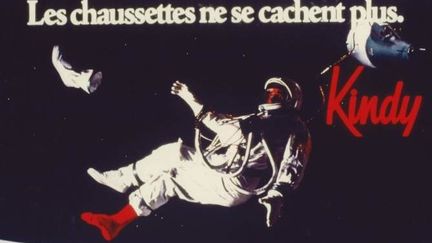 Campagne de publicité Kindy "Les chaussettes ne se cachent plus"
 (Kindy)