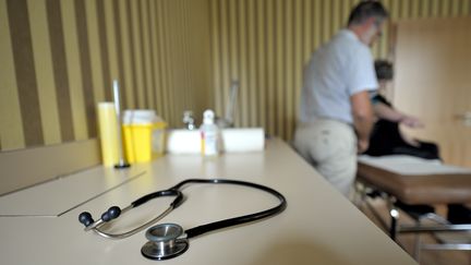 La fermeture des cabinets et la gr&egrave;ve des gardes, du 24 au 31 d&eacute;cembre, sont les modes d'action choisis par plusieurs syndicats de m&eacute;decins&nbsp;g&eacute;n&eacute;ralistes et sp&eacute;cialistes.&nbsp; (MAXPPP)