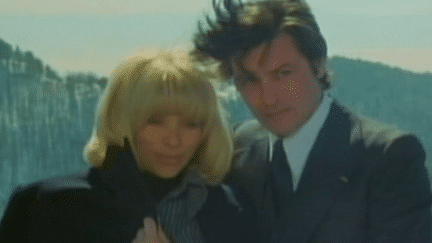 De nombreuses femmes ont partagé la vie d'Alain Delon, à l'instar de Romy Schneider, Mireille Darc ou encore Rosalie van Breemen. Retour sur les amours qui ont marqué son existence.