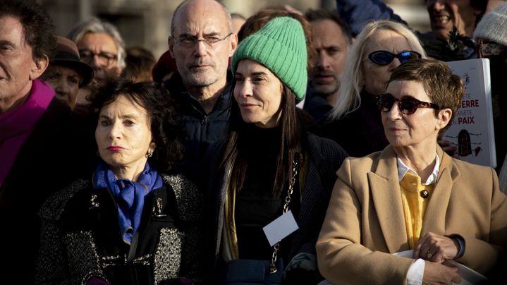 L'actrice Lubna Azabal lors de la marche silencieuse organisée dimanche 19 novembre à Paris. (MAGALI COHEN / HANS LUCAS / AFP)