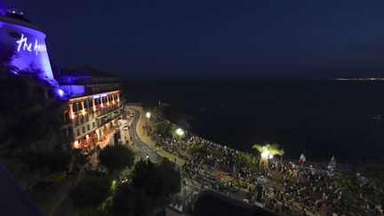 Le DJ set de The Avener à Nice, samedi 11 juillet 2020. (YANN COATSALIOU / AFP)