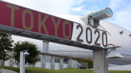 Les tribunes du Dôme de Sapporo, stade qui accueillera les matchs de football des JO, resteront vides.&nbsp; (TAKUYA MATSUMOTO / YOMIURI / AFP)