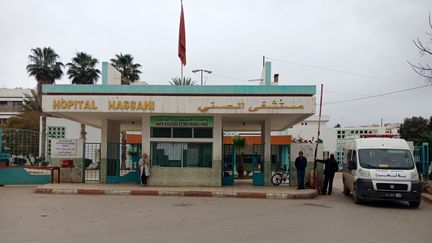 Photo prise le 4 février 2018 devant l'hôpital Hassani de la ville marocaine de Nador. (STRINGER / AFP)