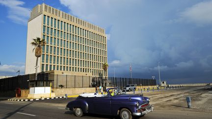 L'ambassade américaine à La Havane (Cuba), le 17 décembre 2015. (YAMIL LAGE / AFP)