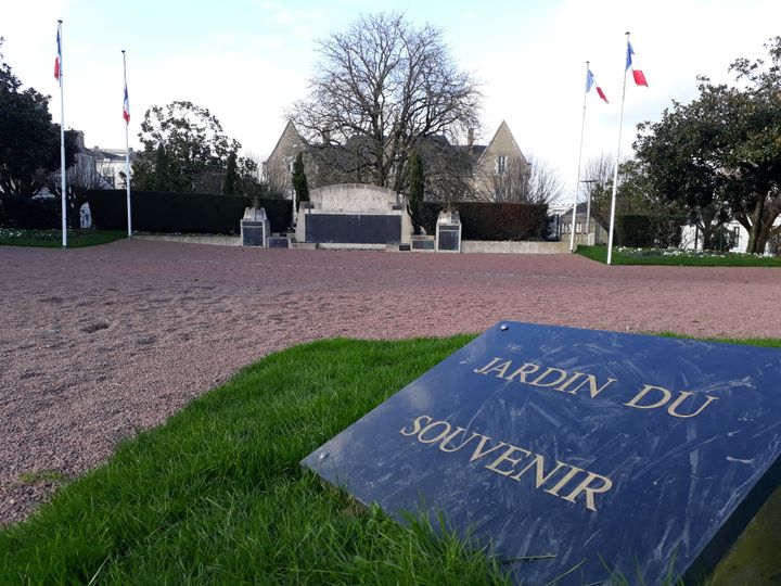 Le "jardin du souvenir", monument aux morts à La Roche-sur-Yon en Vendée. (ANTOINE DENECHERE/RADIO FRANCE)