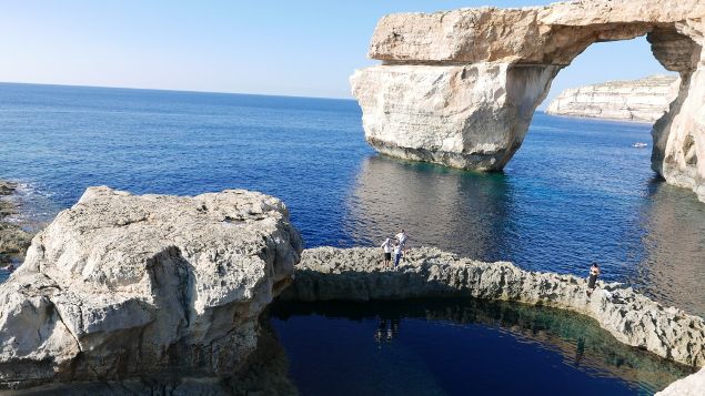 &nbsp; (La Fenêtre d'Azur, une arche naturelle calcaire qui rappelle Etretat. © Emmanuel Langlois)