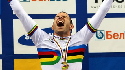 François Pervis laisse exploser son bonheur sur le podium après être devenu champion du monde du kilomètre