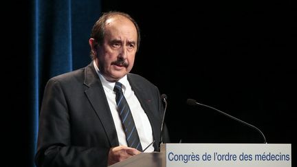 Le président de l'Ordre des médecins,&nbsp;Patrick Bouet, lors d'un discours à Paris, le 29 octobre 2019. (JACQUES DEMARTHON / AFP)