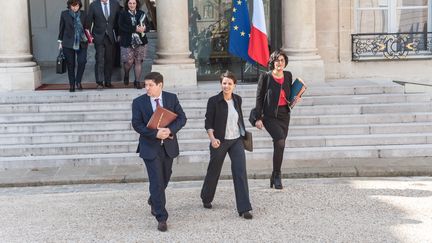 Patrick Kanner, Najat Vallaud-Belkacem et Myriam El Khomri quittent l'Elysée, le 6 avril 2016. (YANN KORBI / CITIZENSIDE / AFP)