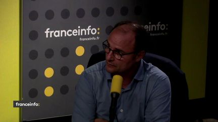 "La SNCF n’y est pour rien" affirme&nbsp;l’économiste Eric Delannoy, après la nouvelle pagaille géante qui a touché la gare Montparnasse à Paris, vendredi 27 juillet. (FRANCEINFO)