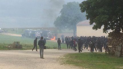 L'appel à manifester à tourner à l'affrontement à Bure (Meuse), le 15 août 2017.&nbsp; (Maxime Meyer / France 3 Champagne-Ardenne)